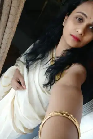 Housewife escort girl offering the best group sex service in Bathinda